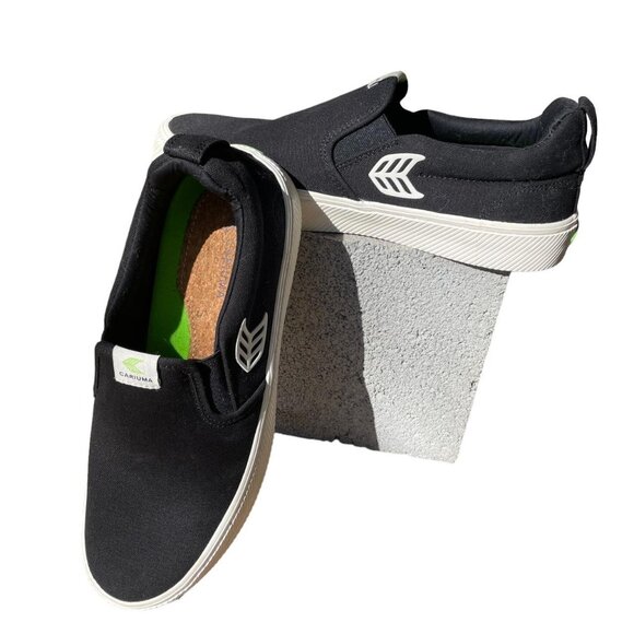 Cariuma Slip On Black Canvas - Picture 2 of 7